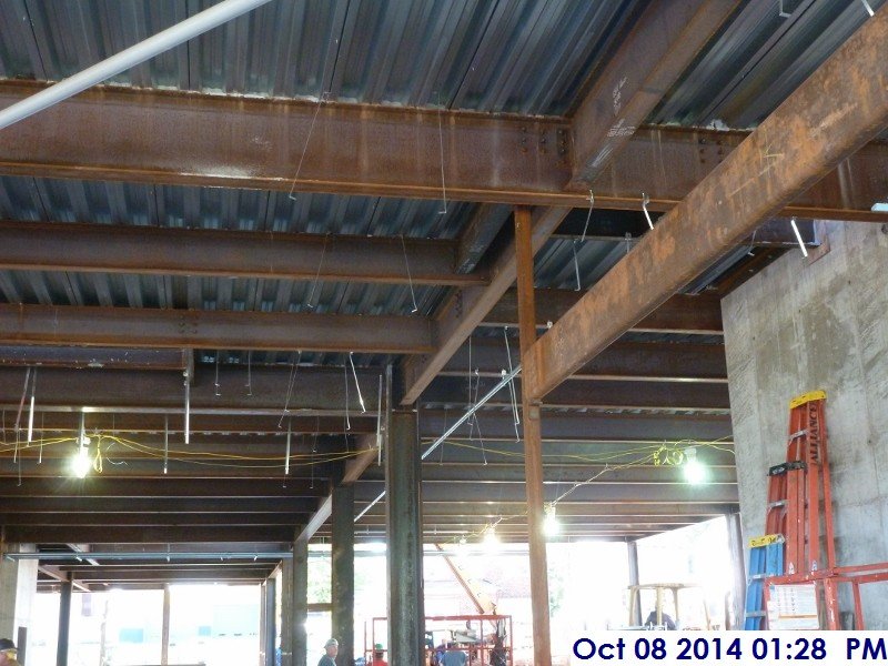 Duct hangers at the Main Lobby Facing West (800x600)